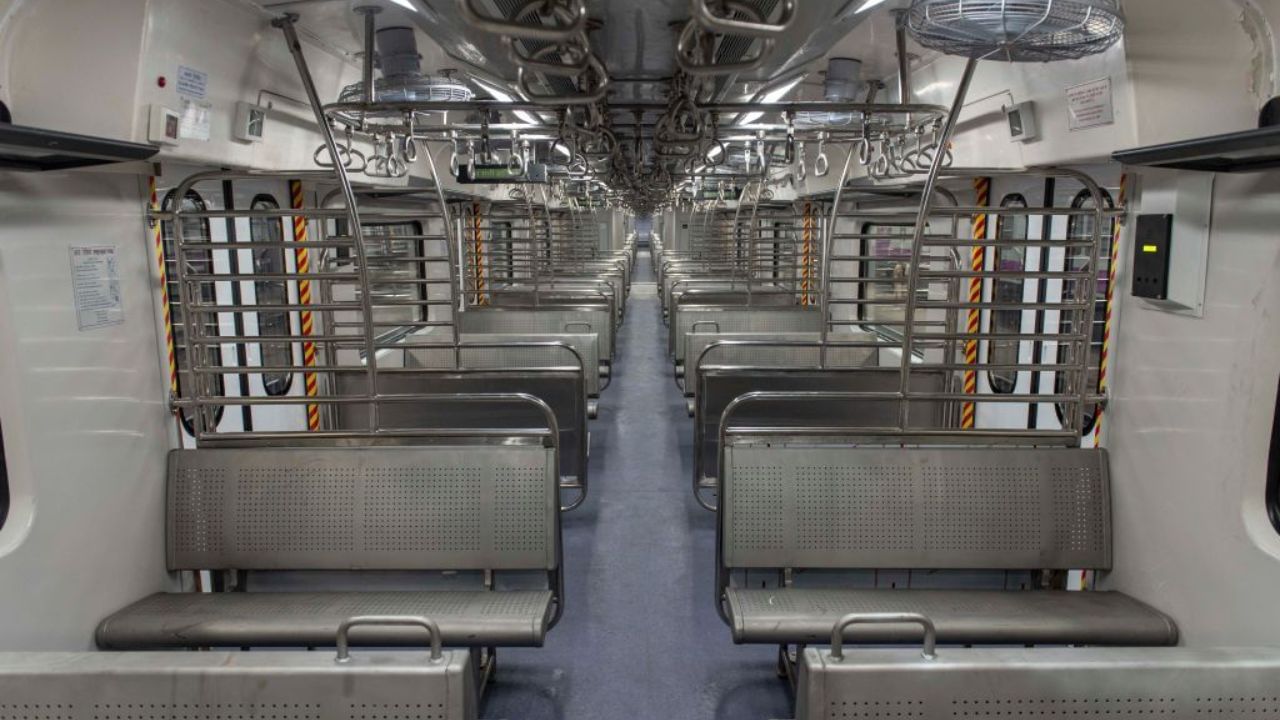 AC Local Train: শিয়ালদহ থেকে এসি লোকালে উঠতে কত ভাড়া লাগবে? 'মান্থলি' কাটতে কত পড়বে, জেনে নিন AC Local Train: শিয়ালদহ থেকে এসি লোকালে উঠতে কত ভাড়া লাগবে? 'মান্থলি' কাটতে কত পড়বে, জেনে নিন