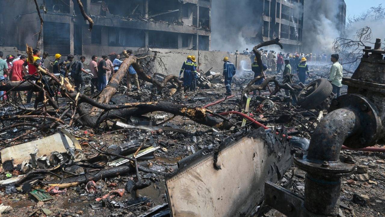 Air India Plane Crash: ছিন্নভিন্ন হাত-পা-মাথা, মিলেছে ৩১৯টি দেহাংশ, মৃত্যু ঠিক কতজনের