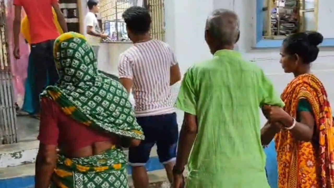 Canning: খেতেও দেয় না ঠিক করে..., মদ খেয়ে বেধড়ক মার বাবা-মাকে, চাঞ্চল্যকর অভিযোগ