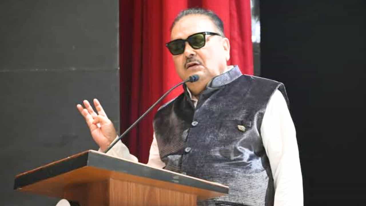 Madan Mitra: 'একটা বাঙালির গায়ে হাত পড়লে...', চরম হুঁশিয়ারি মদনের Madan Mitra: 'একটা বাঙালির গায়ে হাত পড়লে...', চরম হুঁশিয়ারি মদনের