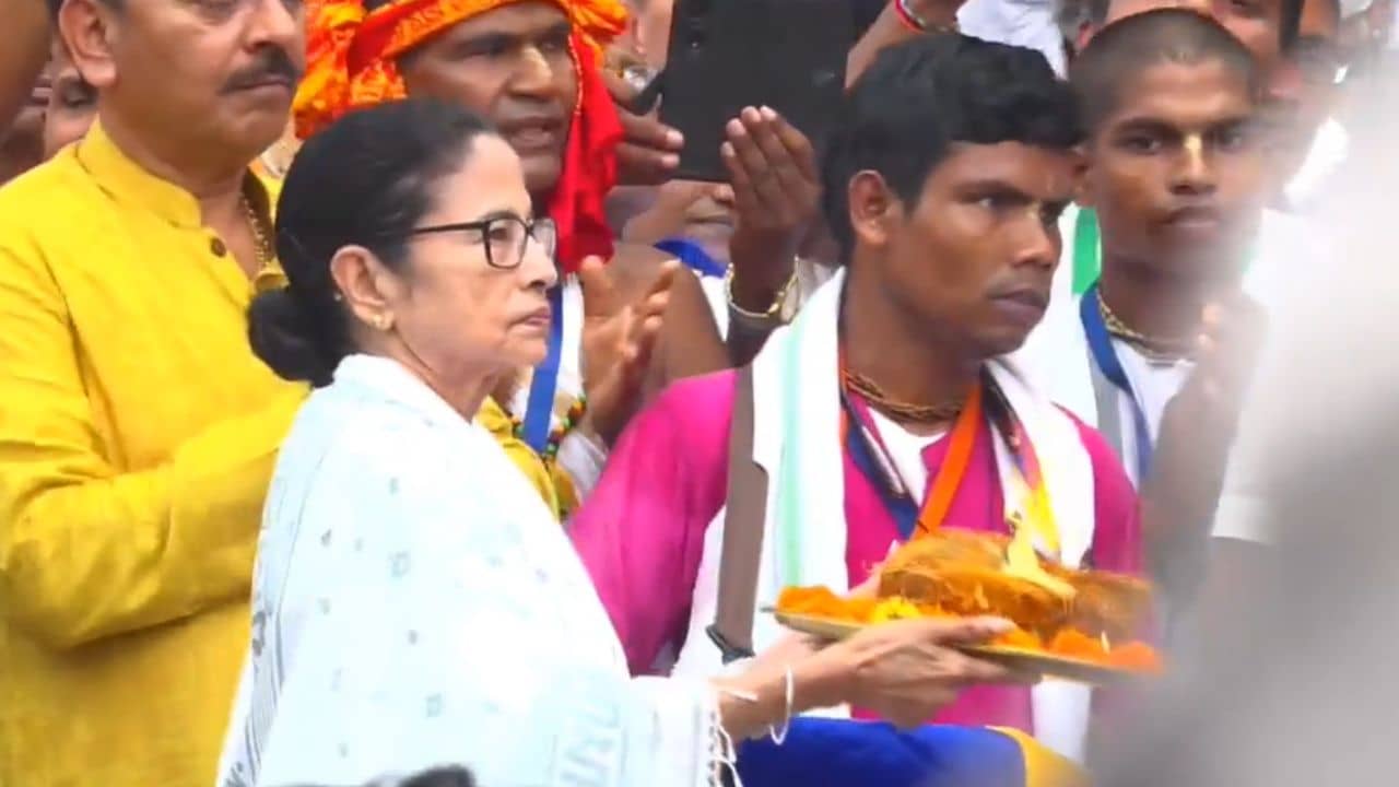 Mamata Banerjee: দিঘার রথযাত্রা ছেড়ে তড়িঘড়ি কলকাতায় ফিরছেন মমতা