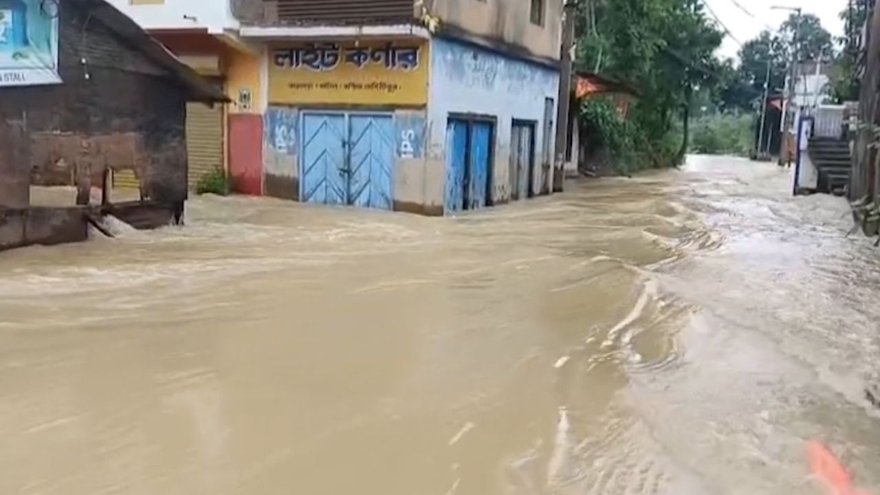 DVC: রাজ্যে জারি অরেঞ্জ অ্যালার্ট, ভাসবে একের পর এক এলাকা DVC: রাজ্যে জারি অরেঞ্জ অ্যালার্ট, ভাসবে একের পর এক এলাকা