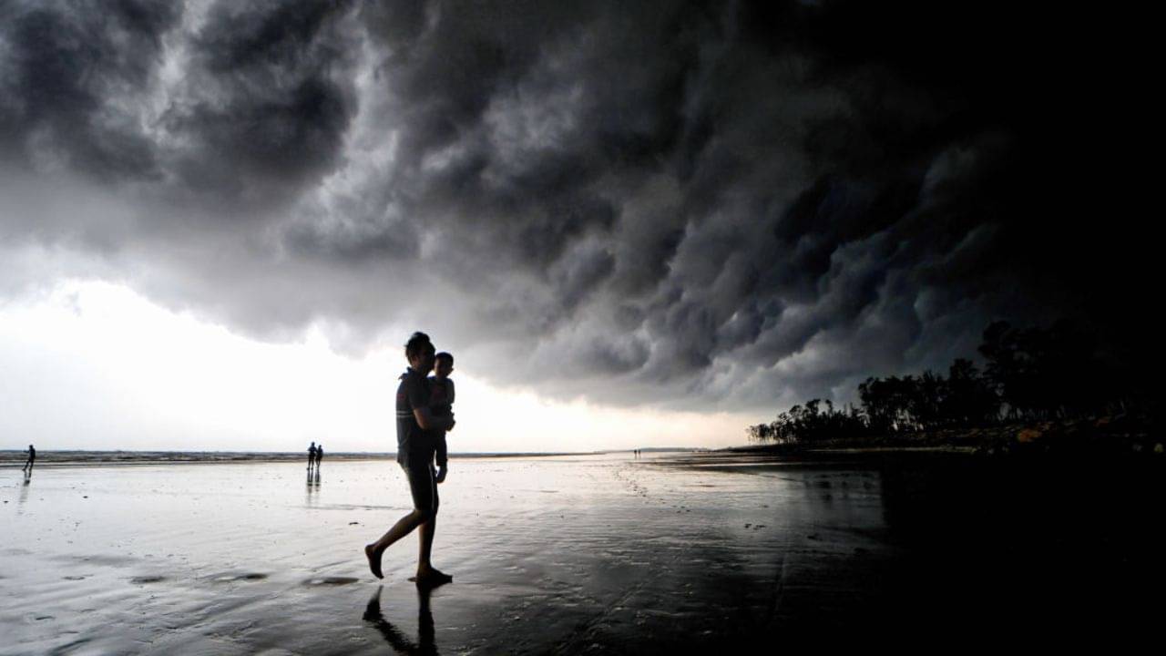 Weather Update: অবশেষে ঘুম ভাঙল বর্ষার, কবে থেকে বৃষ্টি শুরু? বড় আপডেট দিল হাওয়া অফিস