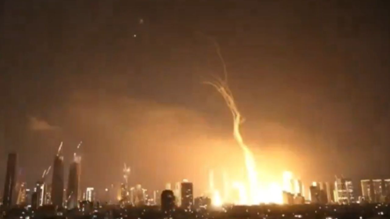 Iran-Israel: ৬৫ মিনিটে ছোড়া হল ২০০ মিসাইল, কেঁপে উঠল তেল আভিভের আকাশ, জবাব দেওয়া শুরু! Iran-Israel: ৬৫ মিনিটে ছোড়া হল ২০০ মিসাইল, কেঁপে উঠল তেল আভিভের আকাশ, জবাব দেওয়া শুরু!