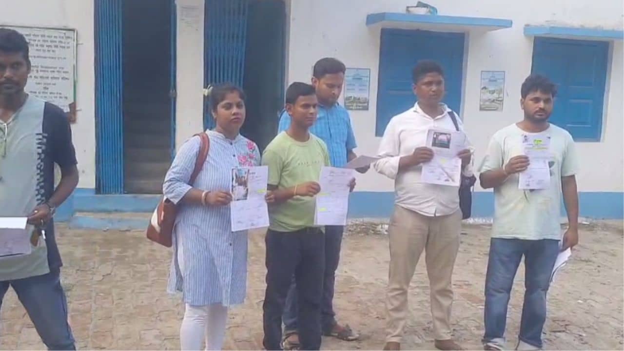 Malda: এবার ত্রিপল নয়, খিচুড়ির টাকা চুরির অভিযোগ,TMC-র বিরুদ্ধে মুখ খুলল TMC