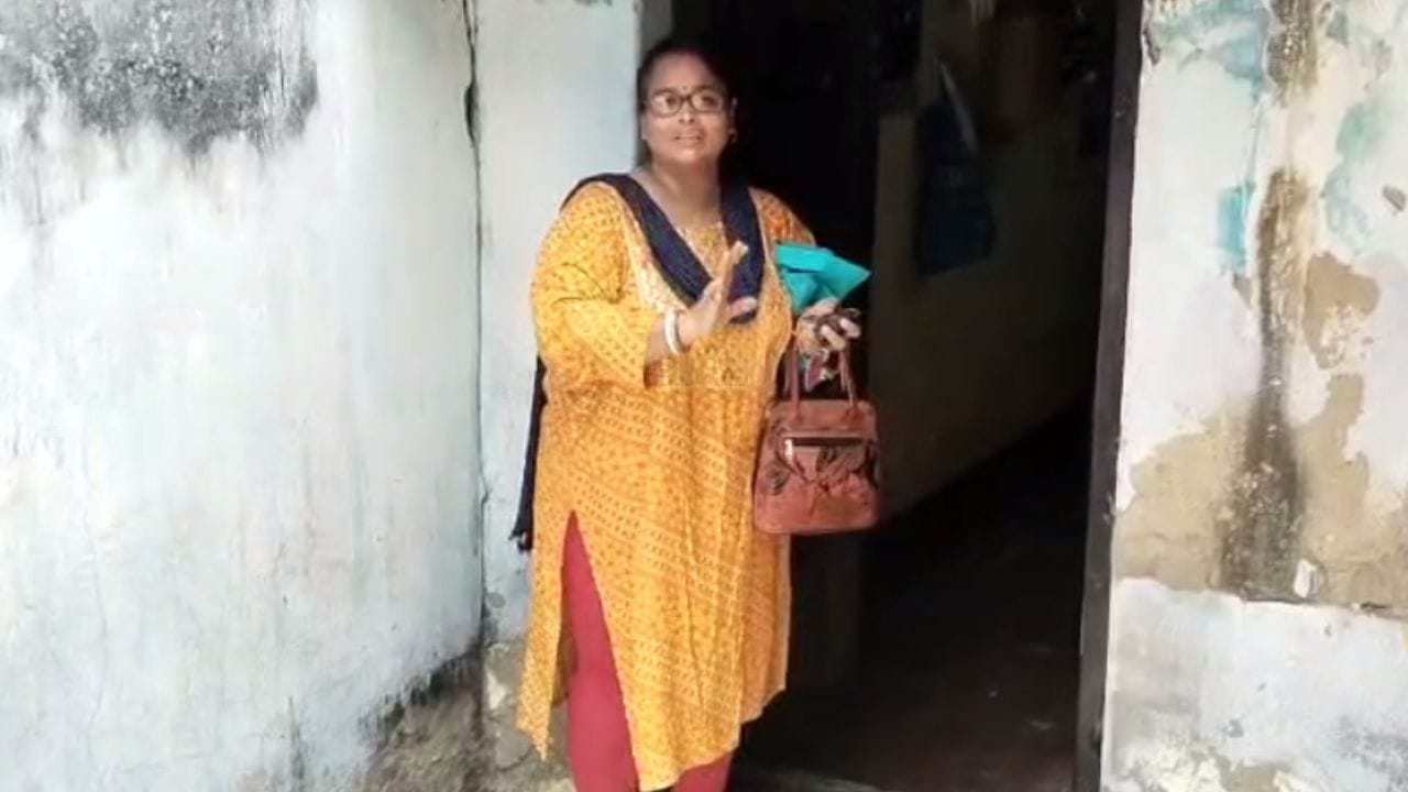 Malda: এক সপ্তাহ বাড়িতে নেই, ঘরে ঢুকতেই সুনীতার মাথায় হাত Malda: এক সপ্তাহ বাড়িতে নেই, ঘরে ঢুকতেই সুনীতার মাথায় হাত