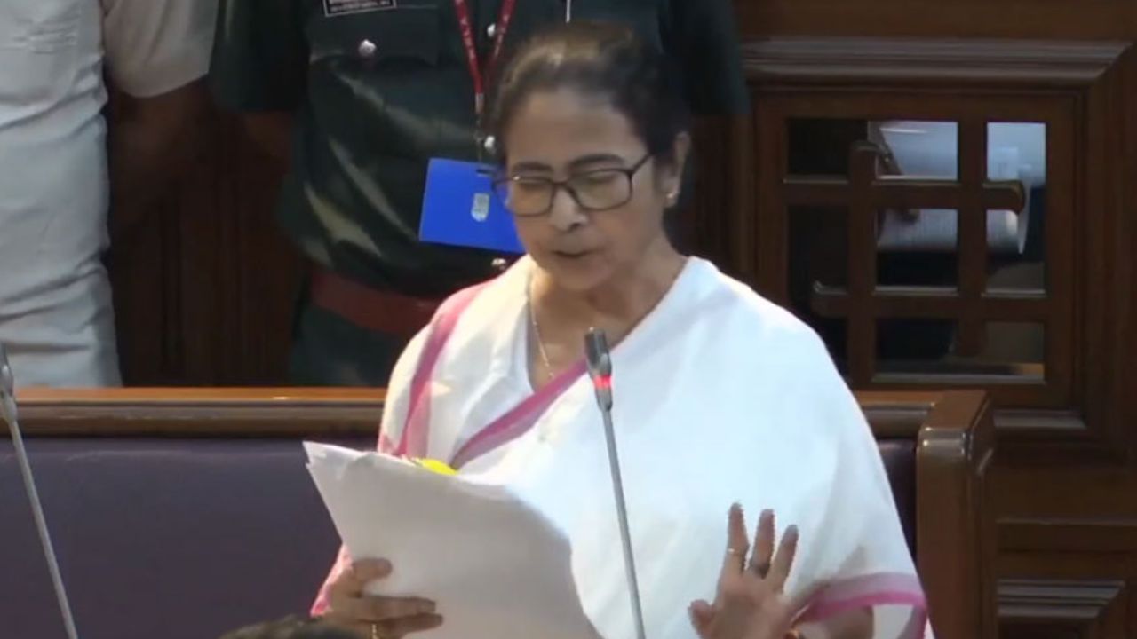 West Bengal Assembly: ওবিসি সংরক্ষণ নিয়ে বিধানসভায় বক্তব্য মুখ্যমন্ত্রীর, শুভেন্দুকে বলার সুযোগই দিলেন না স্পিকার West Bengal Assembly: ওবিসি সংরক্ষণ নিয়ে বিধানসভায় বক্তব্য মুখ্যমন্ত্রীর, শুভেন্দুকে বলার সুযোগই দিলেন না স্পিকার