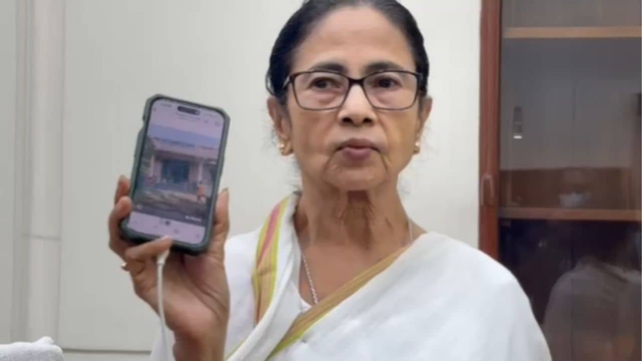 CM Mamata Banerjee: বাংলায় কথা বললেই পুশব্যাক?, রাজস্থানে আটকে থাকা বাঙালিদের ছবি দেখালেন মমতা