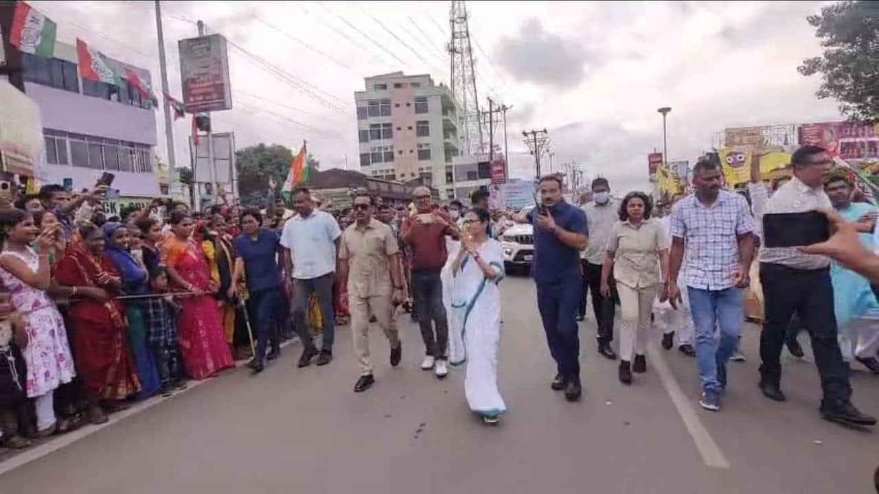 CM Mamata Banerjee: শুভেন্দুর শহরে মমতা, হাঁটলেন, কথা বললেন, বুঝলেন সবটা