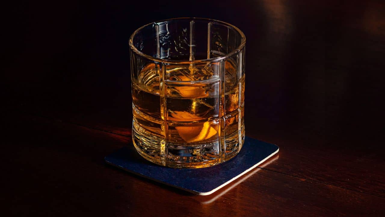 Whisky: ভারতে তৈরি হুইস্কিই বিশ্বের ভরসা! এই তথ্যগুলো চমকে দেওয়ার মতো...