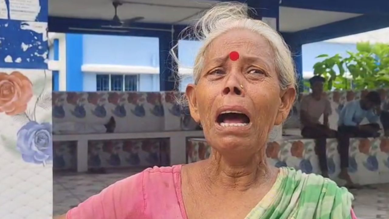 Murder Case: শুধু মাত্র টাকার জন্যই এত নৃশংসতা? বৃদ্ধ বাবাকে ইট দিয়ে থেঁতলে মেরে ফেলল ছেলেরা Murder Case: শুধু মাত্র টাকার জন্যই এত নৃশংসতা? বৃদ্ধ বাবাকে ইট দিয়ে থেঁতলে মেরে ফেলল ছেলেরা