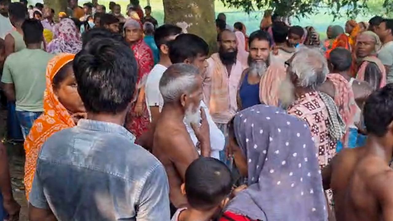 Murshidabad: বাড়ির পাশেই ঝুলছে স্বামীর দেহ, প্রেমিক-সহ নিখোঁজ স্ত্রী Murshidabad: বাড়ির পাশেই ঝুলছে স্বামীর দেহ, প্রেমিক-সহ নিখোঁজ স্ত্রী