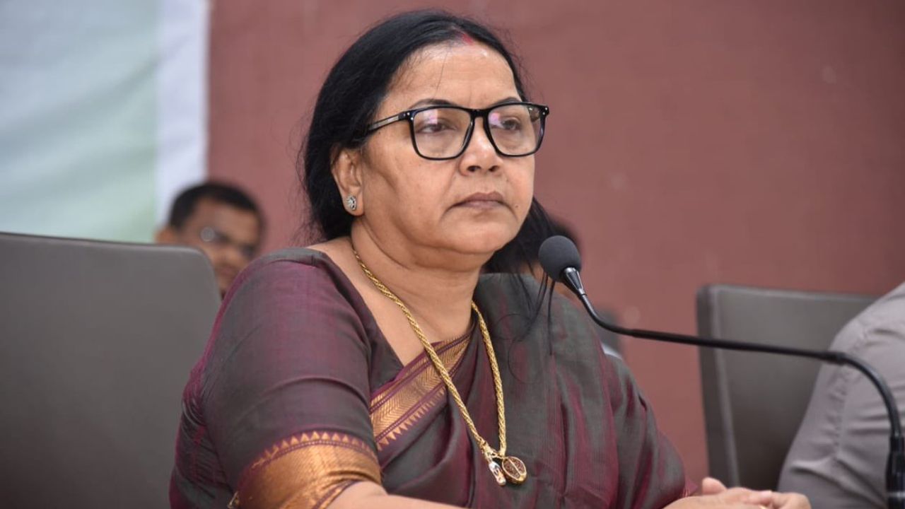 NCW: ক্যানিংয়ে নাবালিকার মৃত্যুতে এবার স্বতঃপ্রণোদিত পদক্ষেপ জাতীয় মহিলা কমিশনের, সোমবার পরিবারের সঙ্গে দেখা করবেন অর্চনা মজুমদার NCW: ক্যানিংয়ে নাবালিকার মৃত্যুতে এবার স্বতঃপ্রণোদিত পদক্ষেপ জাতীয় মহিলা কমিশনের, সোমবার পরিবারের সঙ্গে দেখা করবেন অর্চনা মজুমদার