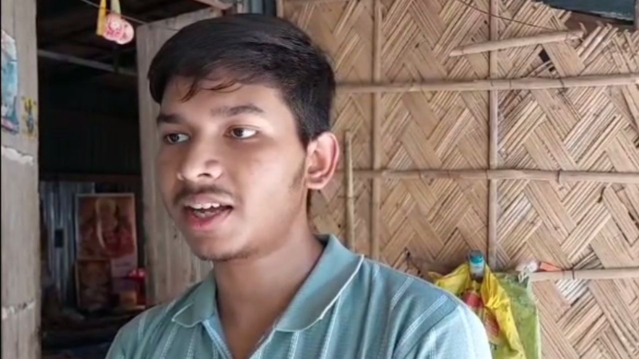 NEET 2025: টাকার অভাবে চিকিৎসা করাতে পারেননি, হারিয়েছেন বাবাকে, বাংলার সেই ছেলেই ডাক্তারি পরীক্ষায় পেলেন বিরাট সাফল্য NEET 2025: টাকার অভাবে চিকিৎসা করাতে পারেননি, হারিয়েছেন বাবাকে, বাংলার সেই ছেলেই ডাক্তারি পরীক্ষায় পেলেন বিরাট সাফল্য