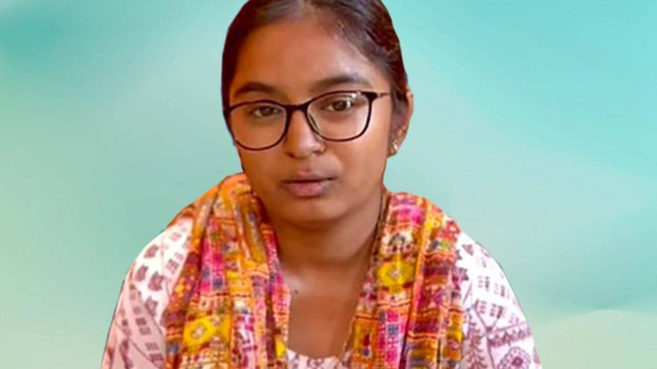 NEET Results Out: বাবাকে তুলে নিয়ে যায় দুষ্কৃতীরা, পরে খুন! যন্ত্রণা বুকে নিয়ে NEET-এ সাফল্য বৈভবীর