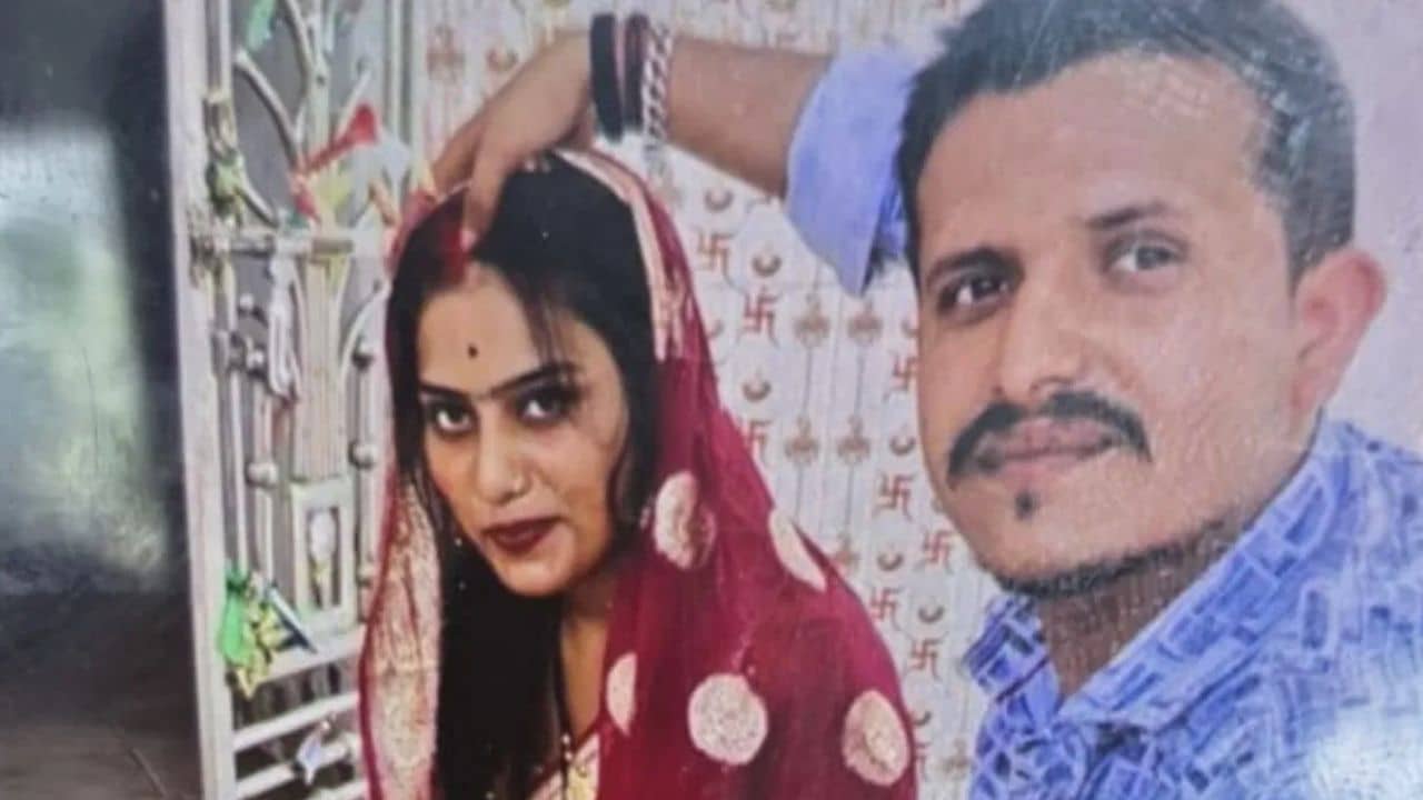 নেক্সট রাজা রঘুবংশী হয়ে যাব, প্লিজ বাঁচান..., পুলিশের পায়ে পড়ার জোগাড় যুবকের, কী ঘটেছে আসলে?