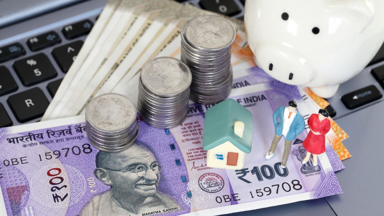 ‘No Cost EMI’, ‘Instant Loan’-এর যুগে কত টাকা ঋণ আসলে অনেকটা?