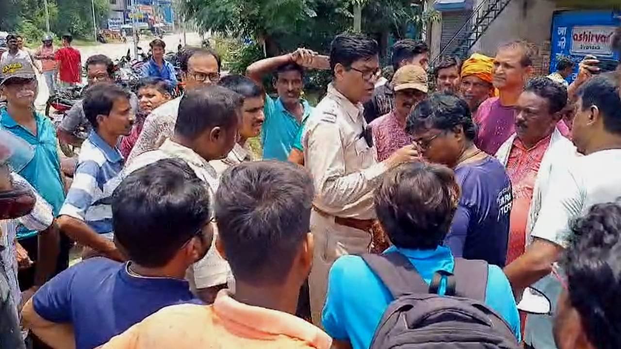 Daspur: চিকিৎসায় গাফিলতিতে রোগী মৃত্যুর অভিযোগ, রণক্ষেত্র দাসপুর! নার্সিংহোমে ছুটে এল পুলিশ