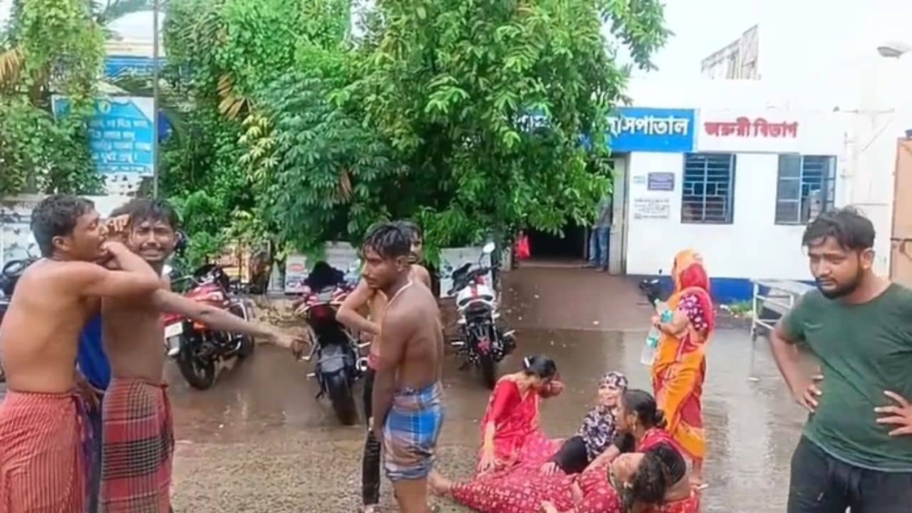 Hooghly: সাঁতার কাটছিল পুকুরে, আচমকাই আলোর ঝলকানি, শরীরের ভয়ঙ্কর চেহারা হল কিশোরের! কী ছিল?