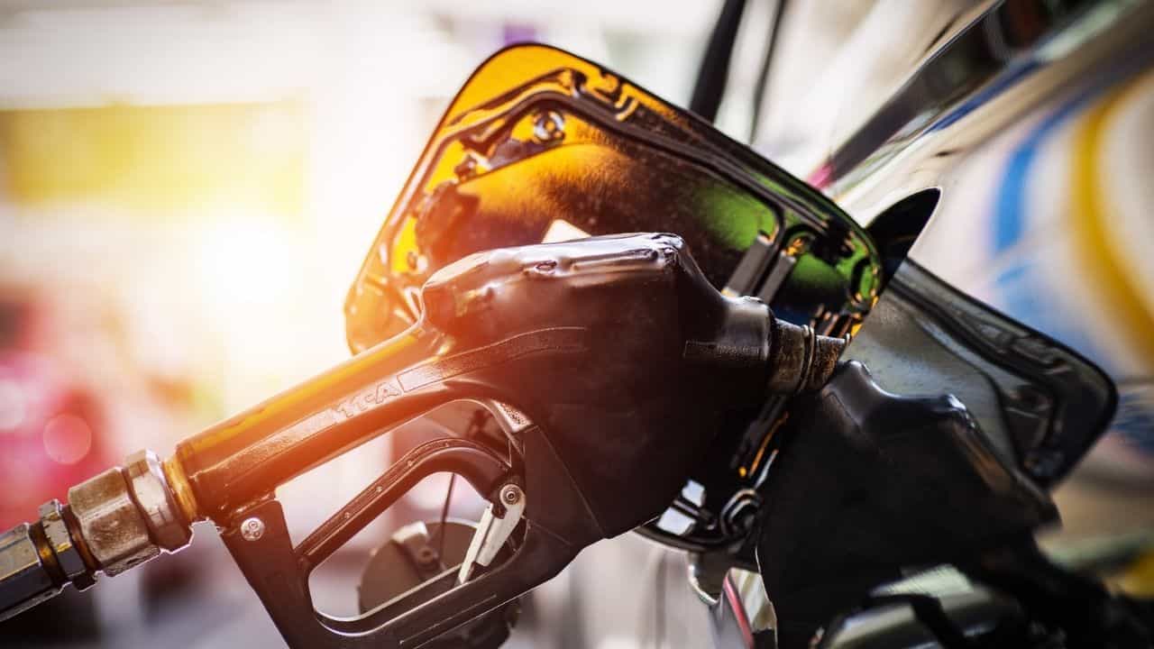 Ethanol Blending: ইথানল ব্লেন্ডিং ভাল না সস্তা! নাকি বাড়বে খরচের বোঝা? Ethanol Blending: ইথানল ব্লেন্ডিং ভাল না সস্তা! নাকি বাড়বে খরচের বোঝা?