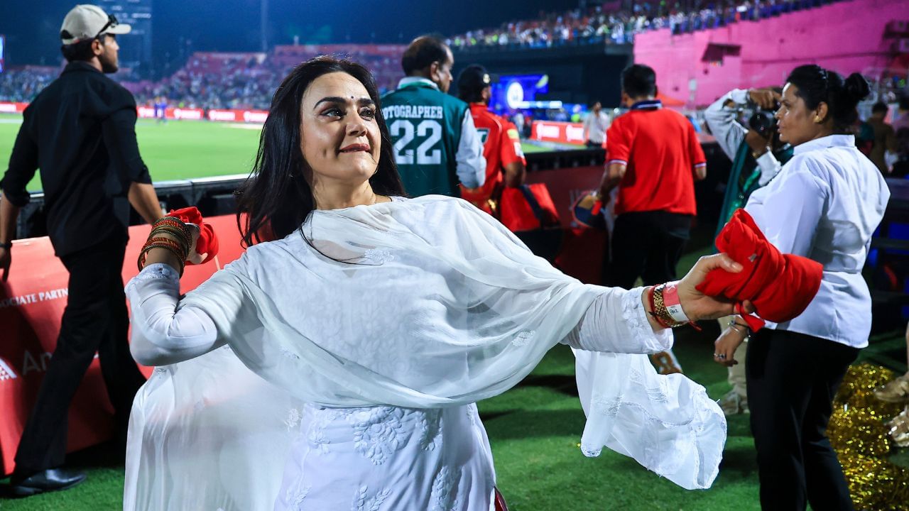 Preity Zinta: ফাইনাল হারের পর প্রথম প্রতিক্রিয়া, কী বলছেন প্রীতি জিন্টা? Preity Zinta: ফাইনাল হারের পর প্রথম প্রতিক্রিয়া, কী বলছেন প্রীতি জিন্টা?