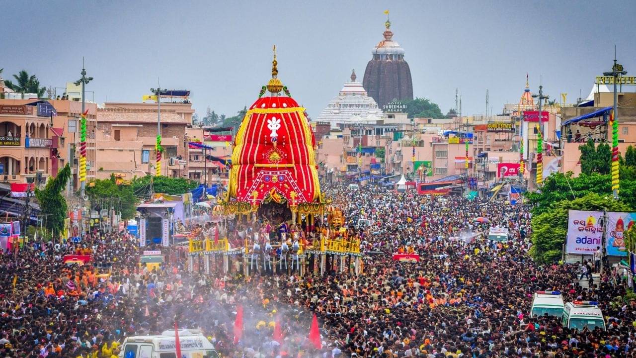 Puri Rath Yatra: পুরীর রথযাত্রায় ঘটে গেল বিপর্যয়! জগন্নাথের রথের সামনেই চাপা পড়ে মৃত ৩, আহত অনেকে