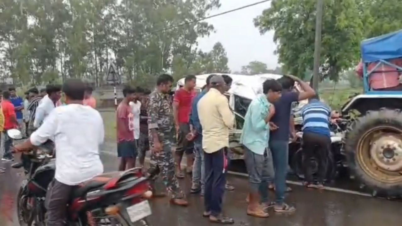 Purulia: বোলেরোর সঙ্গে ট্রেলারের মুখোমুখি ধাক্কা, মৃত ৯