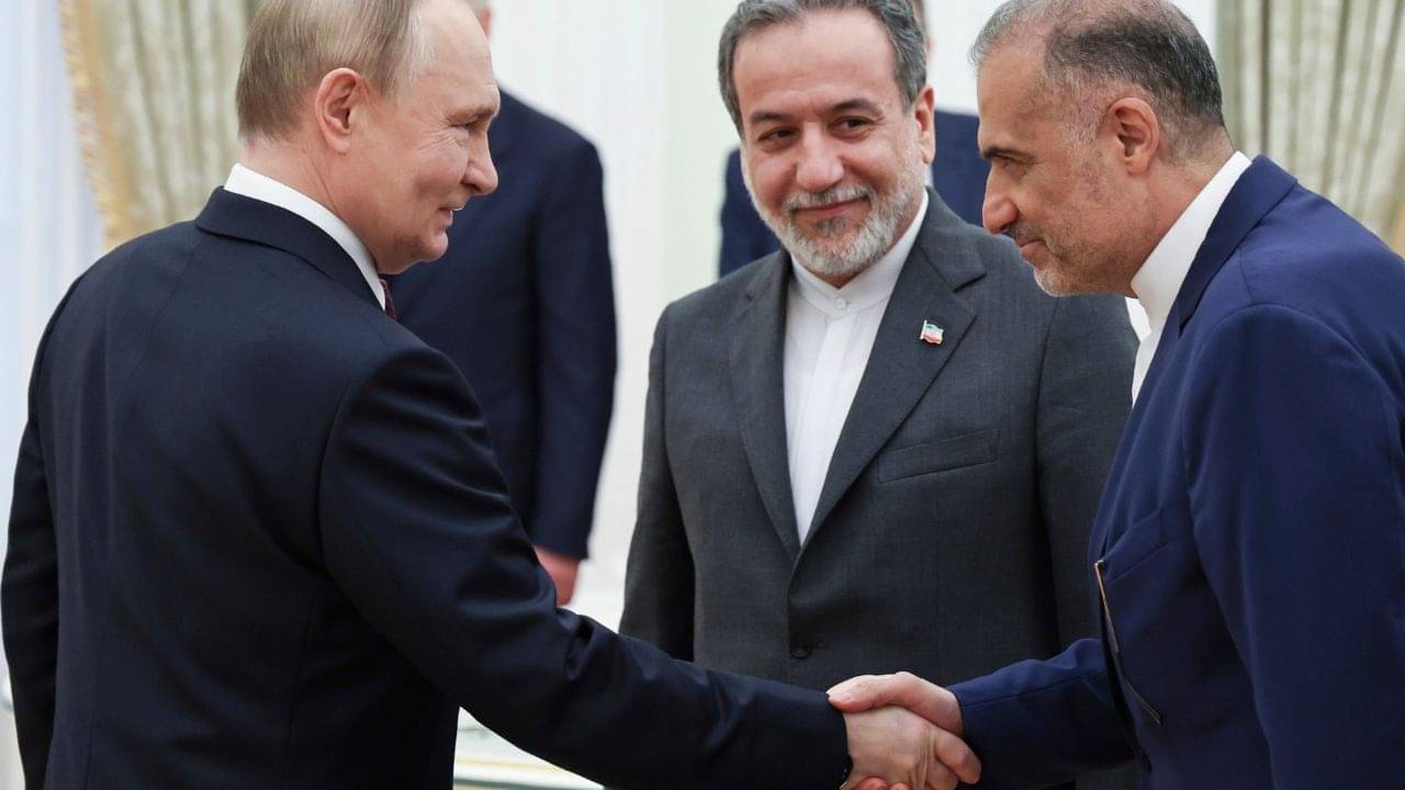 Israel Iran Conflict: মুখোমুখি বৈঠকে রুশ-ইরান! আমেরিকার হামলার পর খামেনেইয়ের উদ্দেশে কী বার্তা পুতিনের?