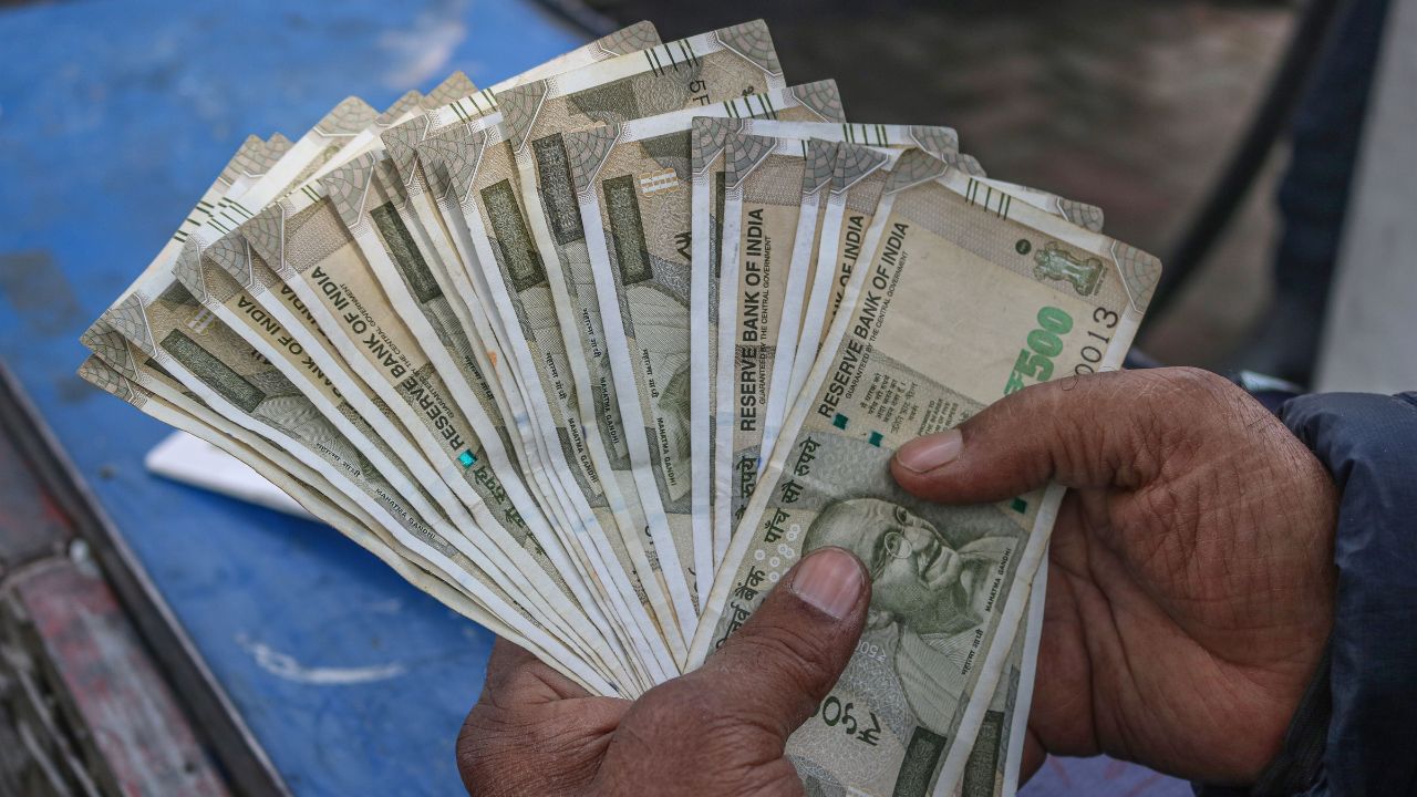 RBI Repo Rate: মাসে সাশ্রয় হবে ৩ থেকে ৬ হাজার টাকা! RBI-এর এই সিদ্ধান্ত প্রভাব ফেলবে আপনার মাসিক বাজেটেও RBI Repo Rate: মাসে সাশ্রয় হবে ৩ থেকে ৬ হাজার টাকা! RBI-এর এই সিদ্ধান্ত প্রভাব ফেলবে আপনার মাসিক বাজেটেও