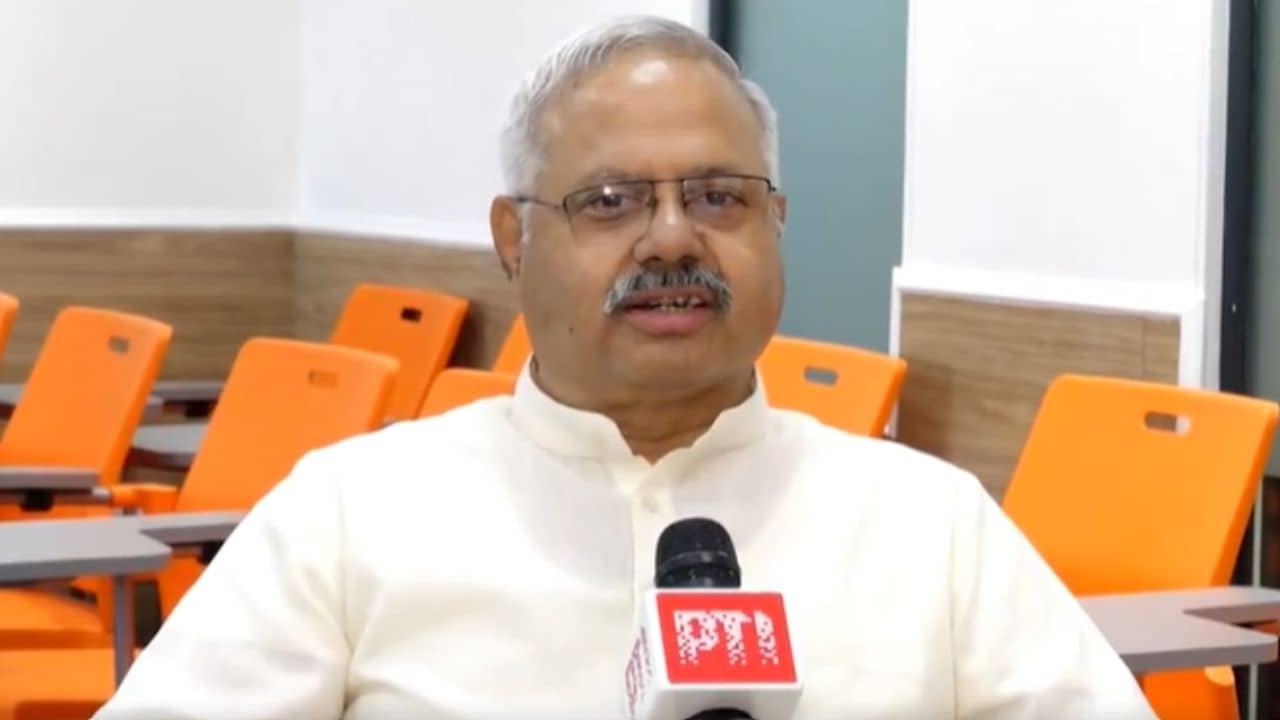 RSS on Emergency: স্কুল বন্ধ, আমরা ভাবতাম বাচ্চাদের খেলাধুলো করা আটকায়, ইমার্জেন্সির অন্ধকার অধ্যায়ের স্মৃতিচারণ করলেন সুনীল অম্বেকার