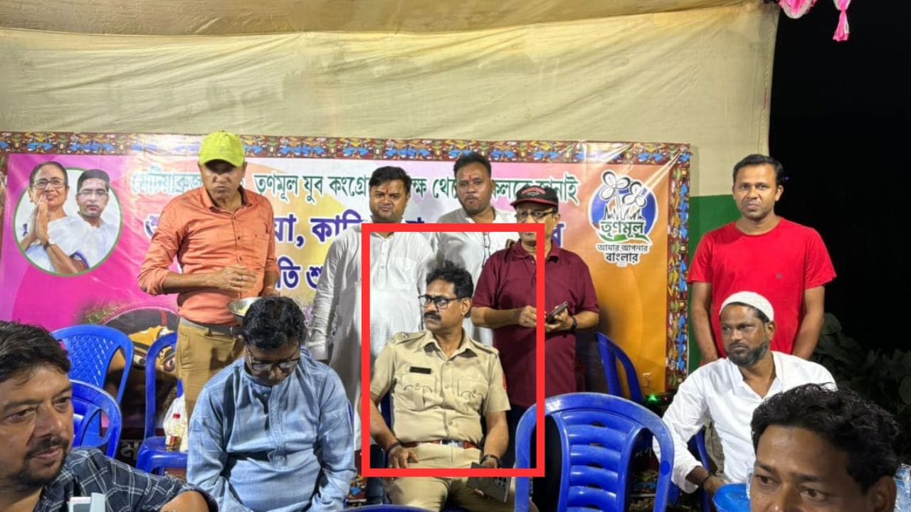 Rabindranagar: উত্তেজনার আবহেই রবীন্দ্রনগর থানার আইসি বদল, সরানো হল মহেশতলার এসডিপিও-কে Rabindranagar: উত্তেজনার আবহেই রবীন্দ্রনগর থানার আইসি বদল, সরানো হল মহেশতলার এসডিপিও-কে