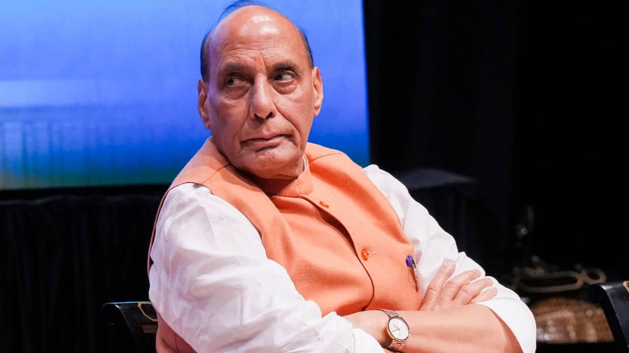 India in SCO: ঘরে ঢুকে চিনকে জবাব নয়াদিল্লির! রাজনাথ রুখে দিলেন পাকিস্তানের গোপন ষড়যন্ত্রও