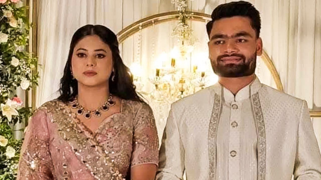 Rinku Singh-Priya Saroj: পাশে প্রিয় রিঙ্কু, প্রিয়ার চোখে জল! ভালোবাসার সুন্দর মুহূর্তের ভিডিয়ো Rinku Singh-Priya Saroj: পাশে প্রিয় রিঙ্কু, প্রিয়ার চোখে জল! ভালোবাসার সুন্দর মুহূর্তের ভিডিয়ো