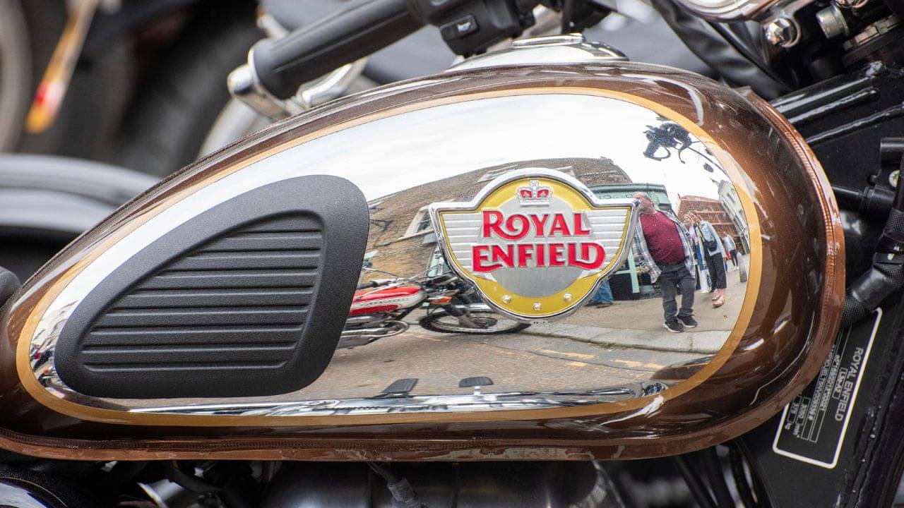 GST on Royal Enfield Motor Bikes: পুজোয় বান্ধবীকে নিয়ে নতুন মিটিয়র বা হিমালয়ানে চেপে ঘোরার পরিকল্পনা! ২২ তারিখের আগে নাকি পর, কবে কিনবেন বাইক?