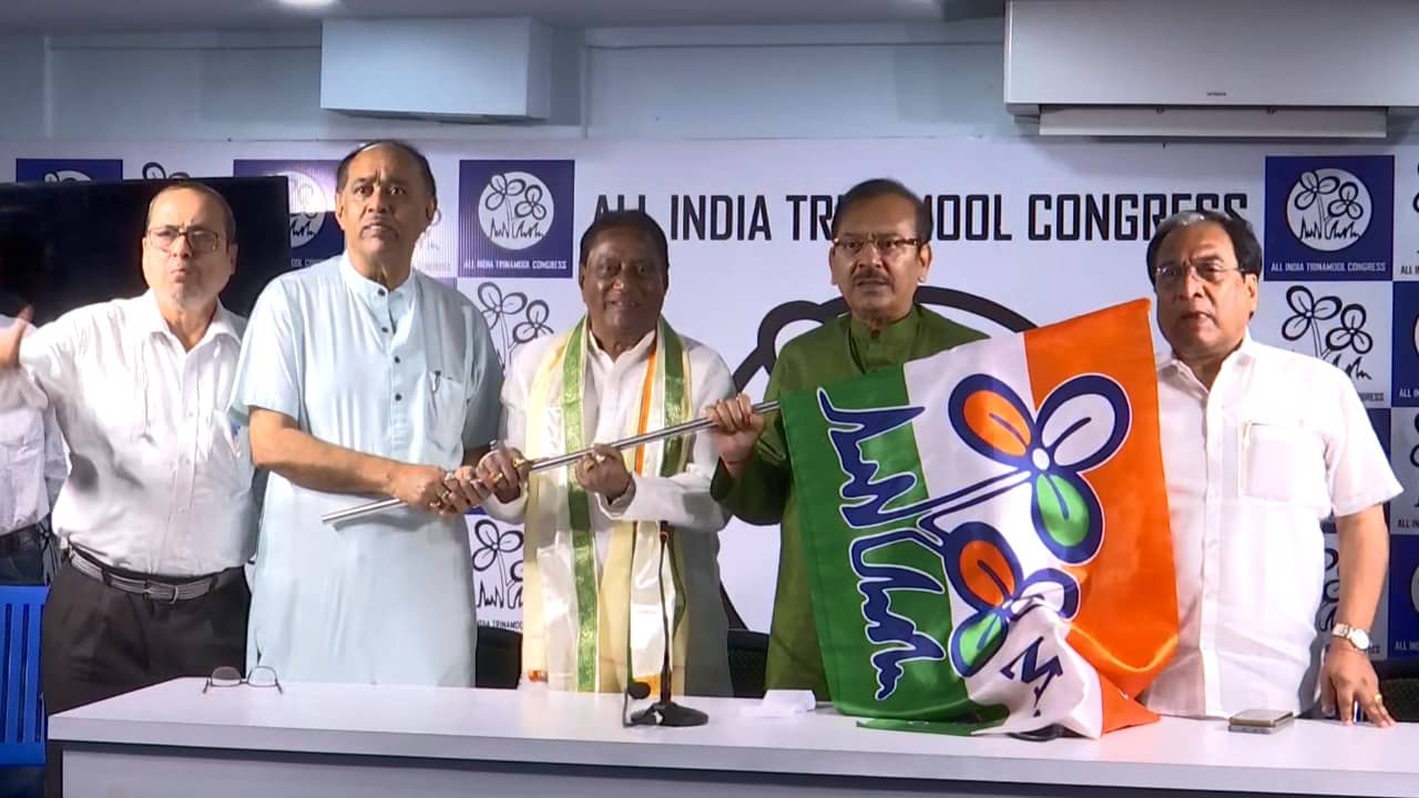 Shankar Malakar: আরও শক্তিশালী হল উত্তরের জমি, বিজেপির বার্লার পর কংগ্রেসের শঙ্করকে তুলে নিল তৃণমূল