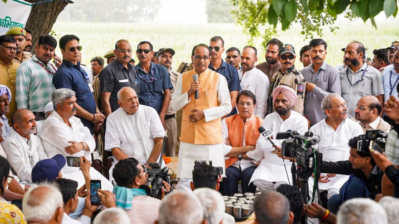 Shivraj Singh Chouhan: 'এক দেশ, এক কৃষিকাজ...', চাষিদের বিকাশে বিধায়কদের সঙ্গে বৈঠক শিবরাজ সিং চৌহানের Shivraj Singh Chouhan: 'এক দেশ, এক কৃষিকাজ...', চাষিদের বিকাশে বিধায়কদের সঙ্গে বৈঠক শিবরাজ সিং চৌহানের