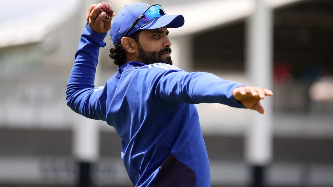 ইংল্যান্ডের মাটিতে পাঁচ ম্যাচের টেস্ট সিরিজ খেলবে ভারত। টেস্ট ক্রিকেটে সদ্য প্রাক্তন হয়েছেন রোহিত শর্মা, বিরাট কোহলি। তেমনই বর্ডার-গাভাসকর ট্রফির মাঝপথে আন্তর্জাতিক ক্রিকেটকে বিদায় জানিয়েছিলেন রবিচন্দ্রন অশ্বিনও।
