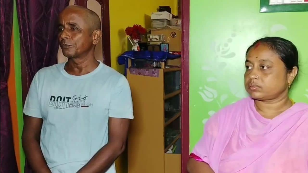 Sonarpur: বাবার মৃত্যুতে পৈত্রিক ভিটেয় যান, বাড়ি ফিরতে নিঃস্ব শিক্ষক, ৩ দিনে ঘটল অনর্থ