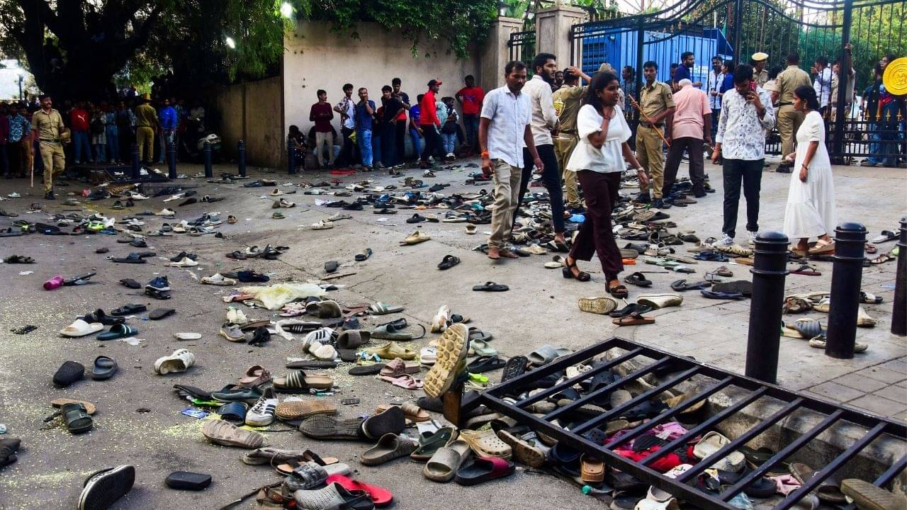 Bengaluru Stampede: জানলে চমকে যাবেন, চিন্নাস্বামীর বাইরে এই একটা ঘটনা না হলে এত মানুষ পদপিষ্টই হত না! বেরিয়ে এল সত্যিটা