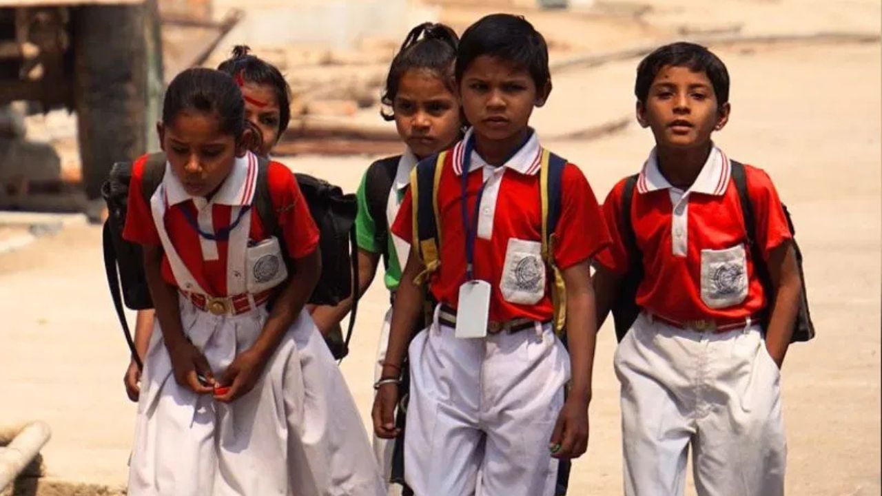 গরমের জন্য বদল স্কুলের সময়সূচিতে, ঘড়ি বেঁধে দিল প্রশাসন