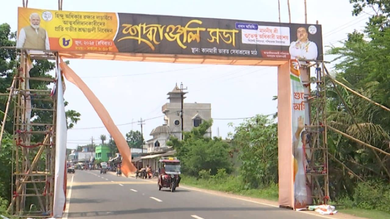 Sadeshkhali: কখনও পোস্টার ছেড়া, কখনও মাইক বন্ধ, কখনও আবার লোডশেডিং, শুভেন্দুর সভায় পদে-পদে বিপত্তি