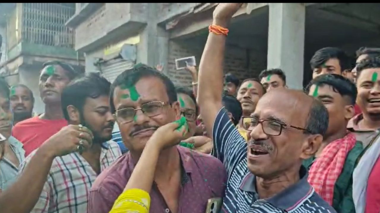 Hooghly: ৬৪ বছরে প্রথমবার, বামেদের উৎখাত করে উড়ল সবুজ আবির