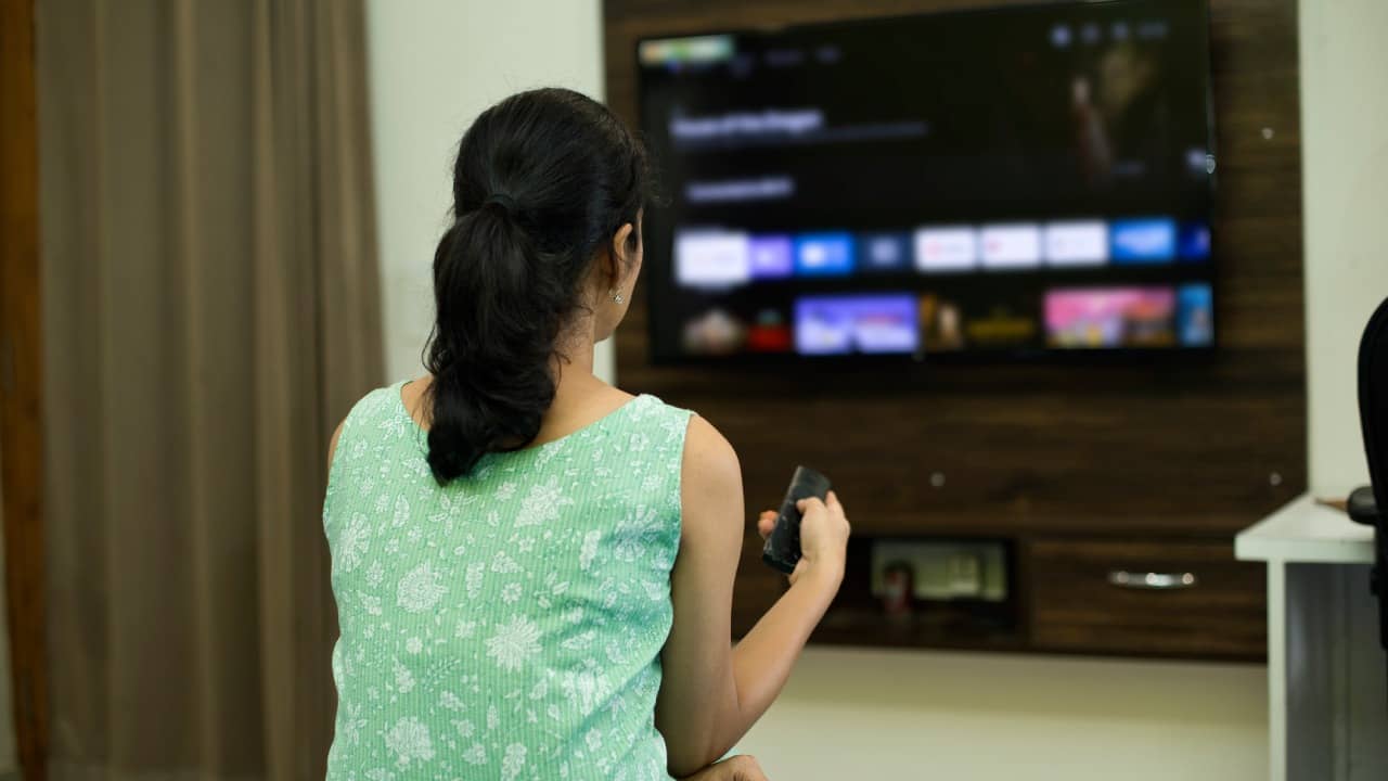 OTT-তে বুঁদ গোটা দেশ, কিন্তু জানেন তলেতলে বড়সড় সঙ্কটে ৫ লাখের বেশি চাকরি