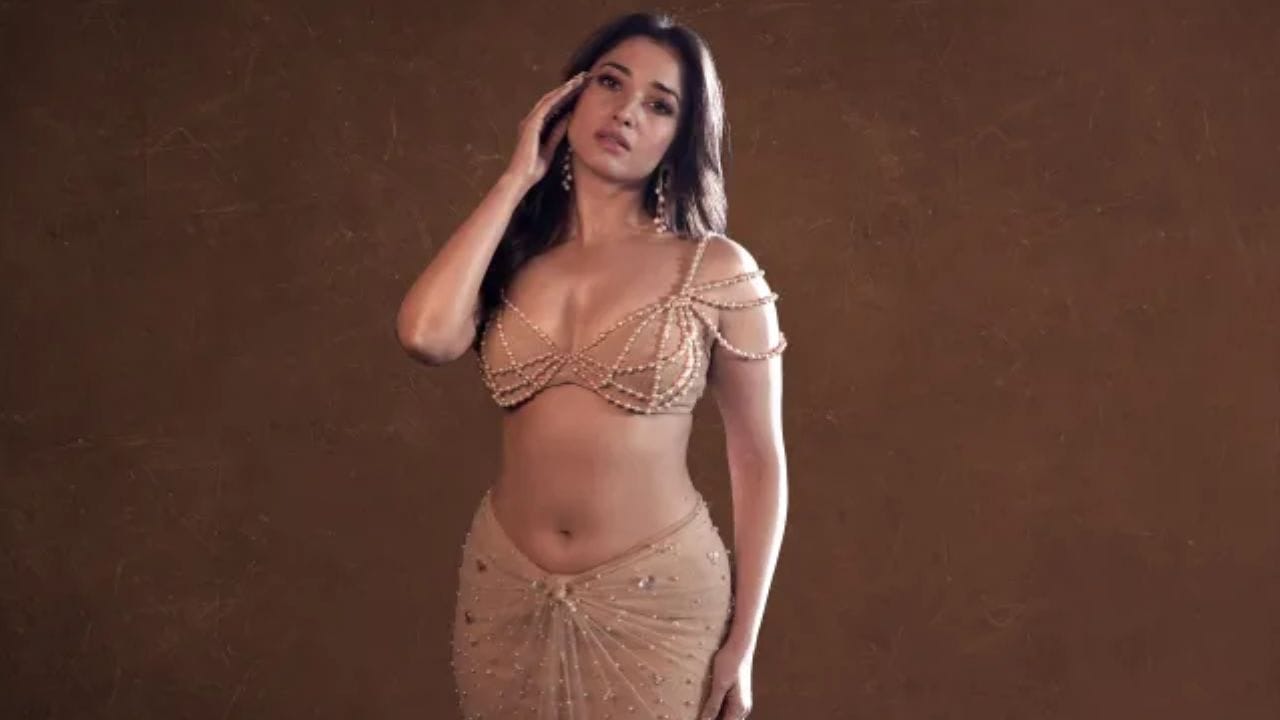 'বাথরুমে জলের নীচে দাঁড়িয়ে যখন শরীরে হাত দিই, তখন...' গোপন রহস্য ফাঁস তামান্না ভাটিয়ার 'বাথরুমে জলের নীচে দাঁড়িয়ে যখন শরীরে হাত দিই, তখন...' গোপন রহস্য ফাঁস তামান্না ভাটিয়ার