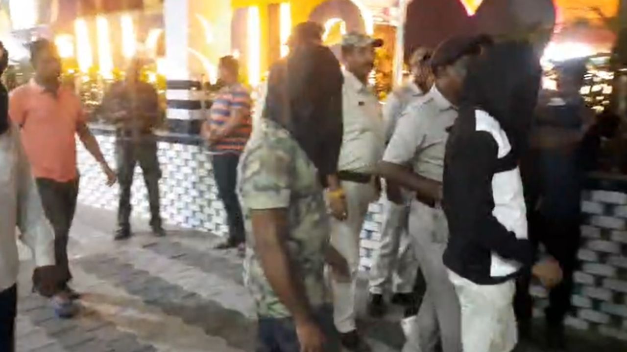 Hooghly: ৮ লক্ষ মুক্তিপণ চেয়ে ফোন! ৮ ঘণ্টার মধ্যেই পর্দাফাঁস Hooghly: ৮ লক্ষ মুক্তিপণ চেয়ে ফোন! ৮ ঘণ্টার মধ্যেই পর্দাফাঁস