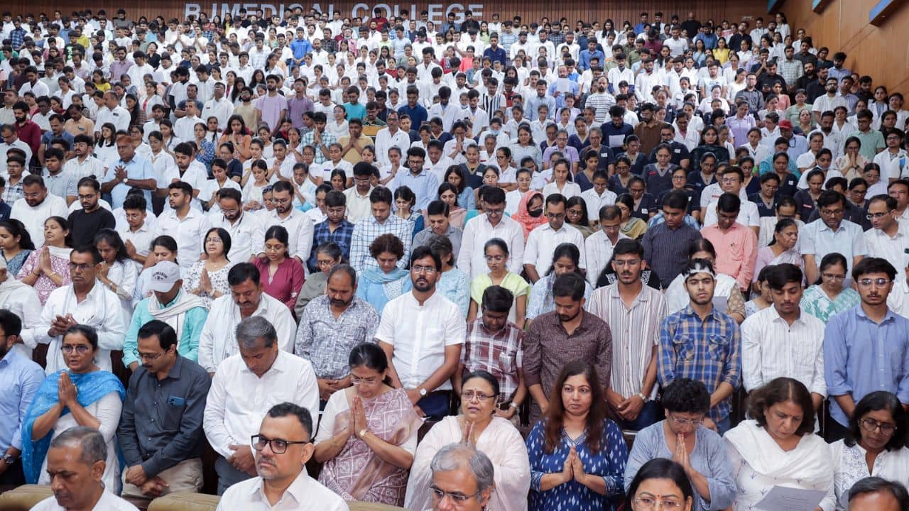 Plane Crash: বিমান দুর্ঘটনায় ৬ কোটি টাকা দিলেন UAE-তে কর্মরত চিকিৎসক, কারণ জানলে অবাক হবেন