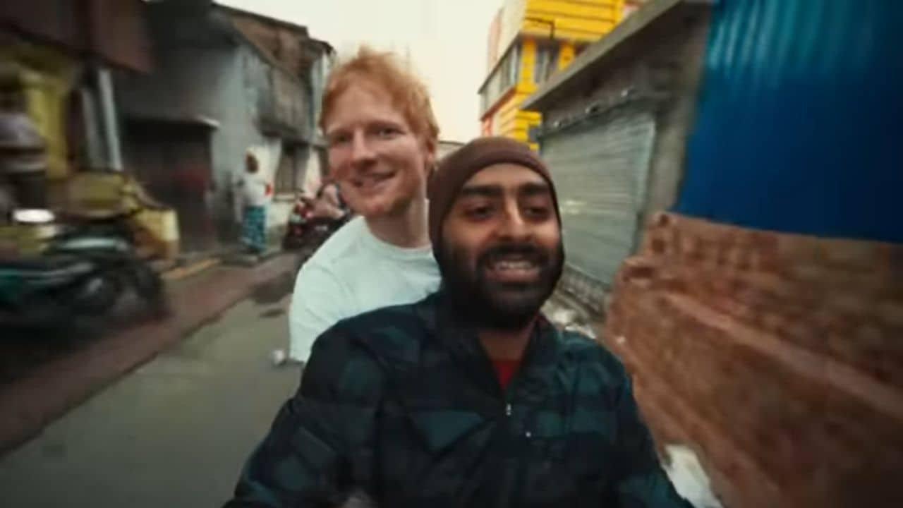 স্কুটিতে এড-অরিজিত্‍, মাথায় হেলমেট কই, প্রশ্ন নেটিজেনদের!