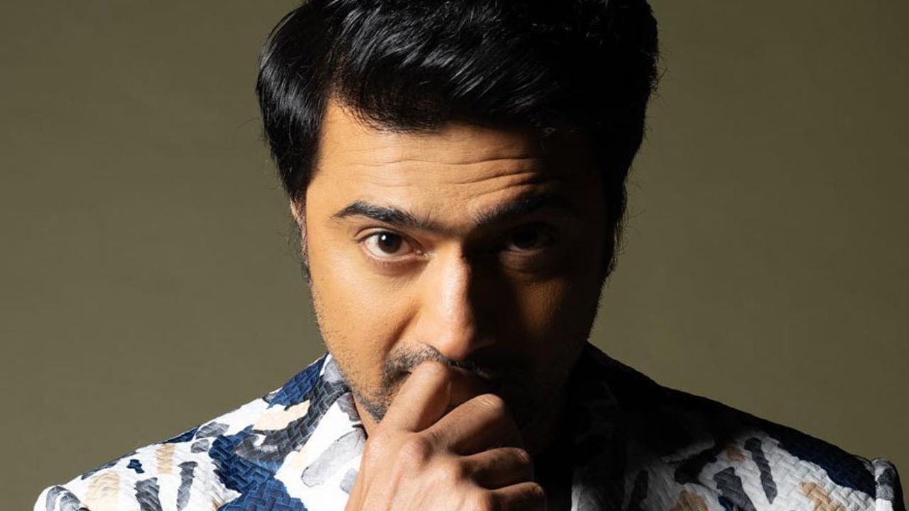 মা ফোনে কথা বলছেন, আড়াল থেকে শুনে হাউ হাউ করে কেঁদে ফেলেন দেব, কী বলছিলেন দেবের মা? মা ফোনে কথা বলছেন, আড়াল থেকে শুনে হাউ হাউ করে কেঁদে ফেলেন দেব, কী বলছিলেন দেবের মা?