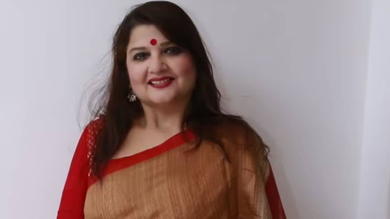 রাস্তায় ভিক্ষা করে একটা ক্রিম রোলের টাকা শোধ করেছিলেন পল্লবী!