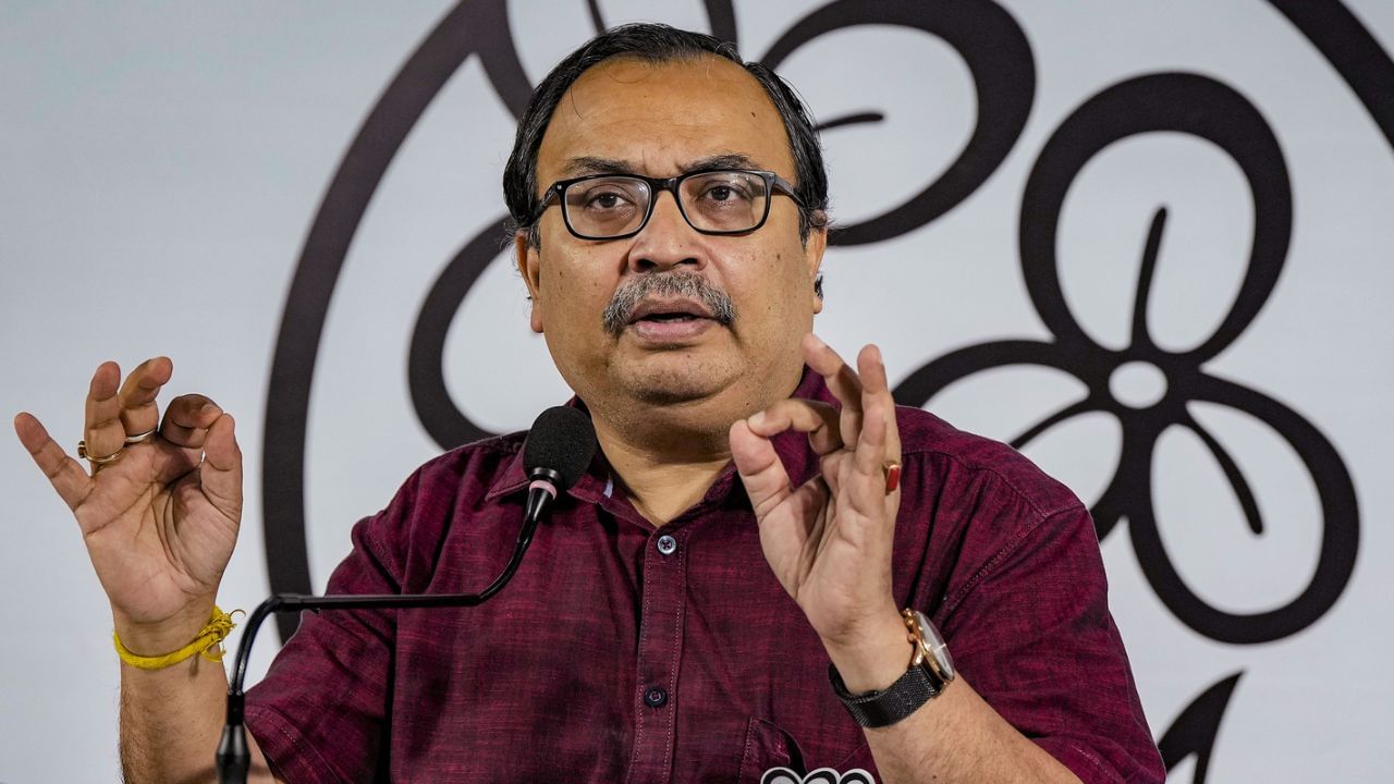 কুণাল ঘোষের ‘ম্যাজিক্যাল সাবান’, SIR, NRC-এর মাঝে কেন উটের দুধের সাবান দেখাচ্ছেন তৃণমূল নেতা? কুণাল ঘোষের ‘ম্যাজিক্যাল সাবান’, SIR, NRC-এর মাঝে কেন উটের দুধের সাবান দেখাচ্ছেন তৃণমূল নেতা?